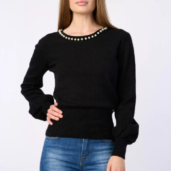 Πλεκτή μπλούζα γυναικεία μαύρη με πέρλες στη λαιμόκοψη