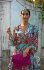 φόρεμα ασύμμετρο μίνι εμπριμέ με βολάν μακρυμάνικο βεραμάν