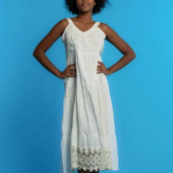 βαμβακερό φόρεμα λευκό μακρύ με κεντήματα και δαντέλα