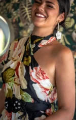 μαύρο φόρεμα με έναν ώμο καλοκαιρινό φλοράλ μάξι