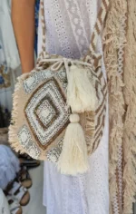 τσάντα πουγκί καλοκαιρινή με κεντημένες χάντρες μπεζ εκρού