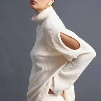 πλεκτή μπλούζα εκρού μακρυμάνικη με χαλαρό ζιβάγκο