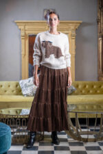 εκρού πουλόβερ γυναικείο όβερσάιζ με κεντημένο καφέ σκύλο