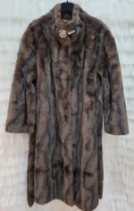 καφέ γούνα μακριά με ζώνη και τσέπες