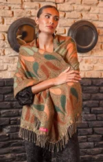 πασμίνα χειμωνιάτικη πράσινη με λαχούρια και κρόσσια Κάιρα