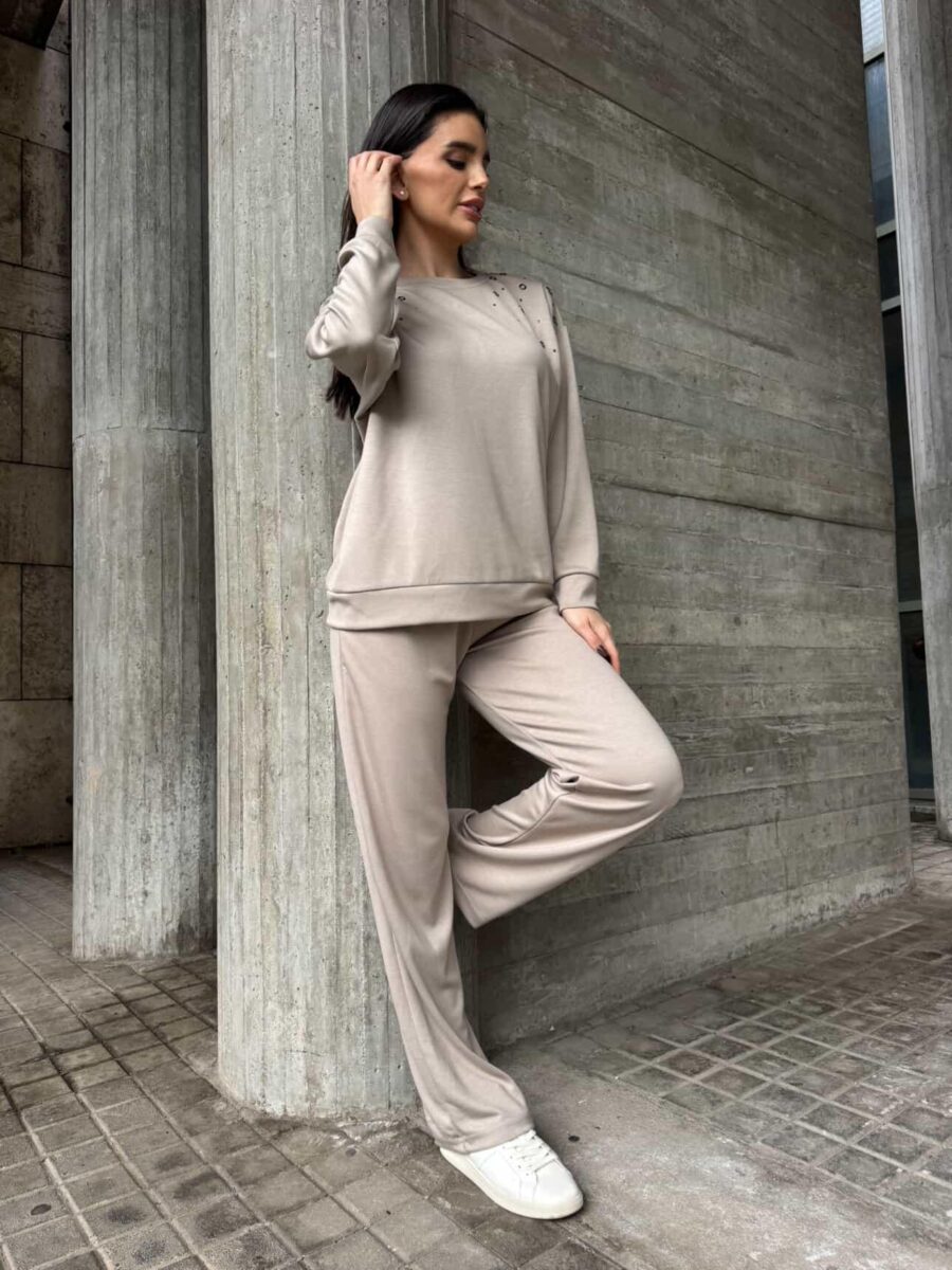 μπεζ σετ φόρμες γυναικείες με μεταλλικές λεπτομέρειες