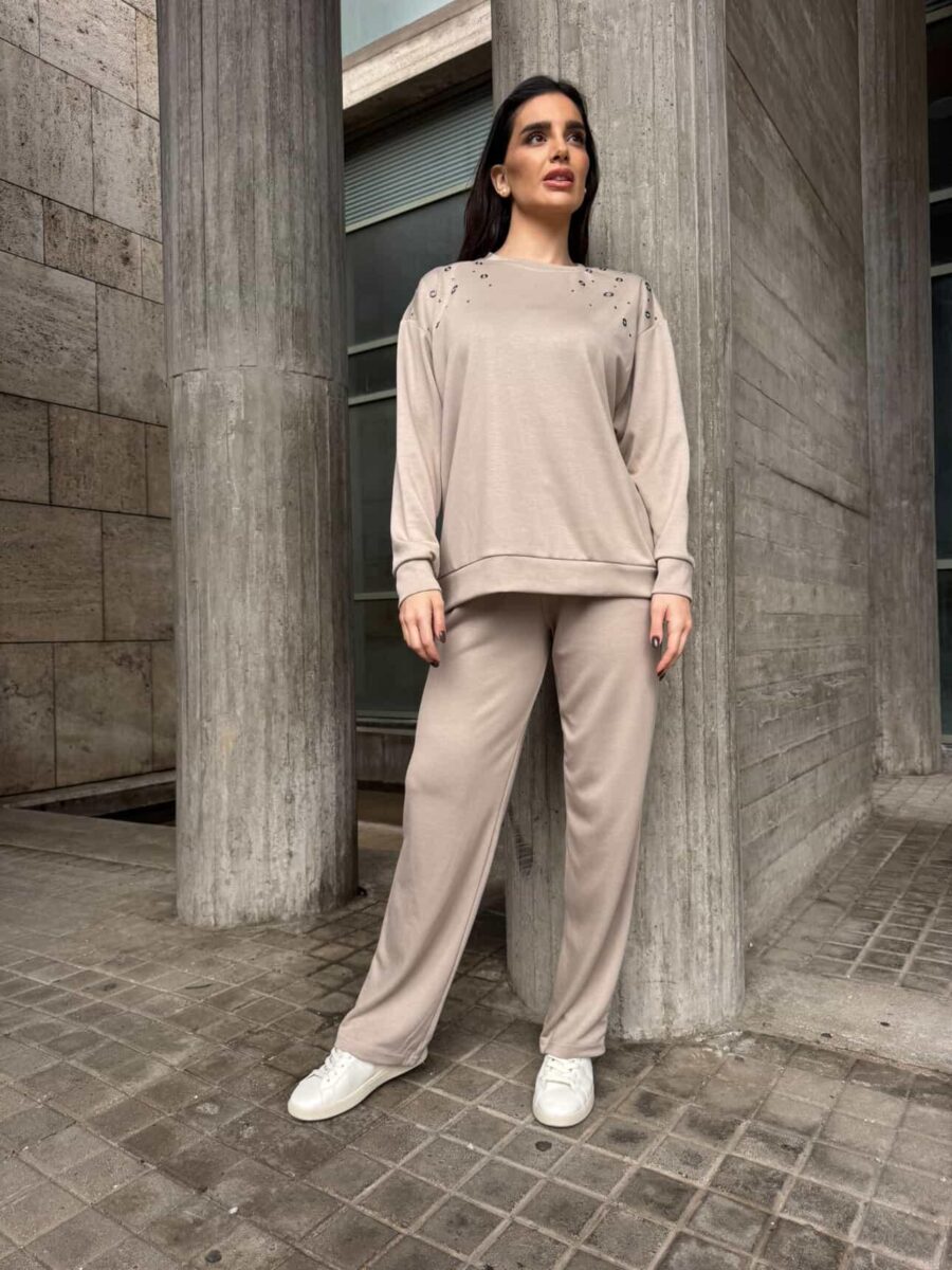 μπεζ σετ φόρμες γυναικείες με μεταλλικές λεπτομέρειες