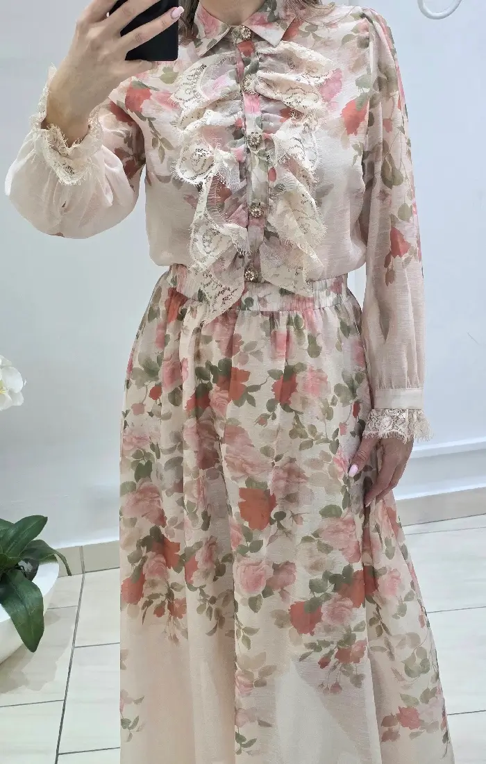 σετ φούστα πουκάμισο φλοράλ σε ρομαντικό ύφος