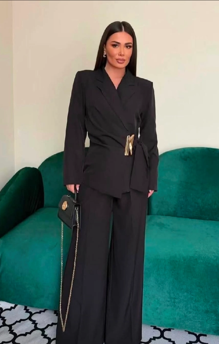 μαύρο κοστούμι γυναικείο με παντελόνα με λάστιχο στη μέση